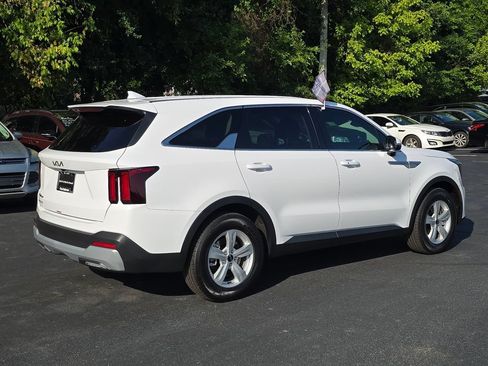 Used 2026 Kia Sorento LX FWD image 3