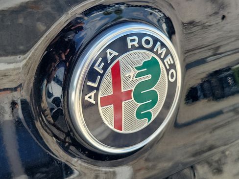 Used 2018 Alfa Romeo Giulia w/ Nero Edizione RWD image 9