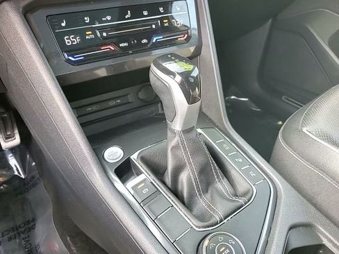 Used 2022 Volkswagen Tiguan SEL R-Line image 25