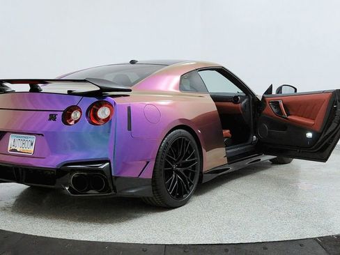 Used 2024 Nissan GT-R Premium w/ Premium Interior Package image 11