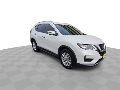 Used 2019 Nissan Rogue SV image 2