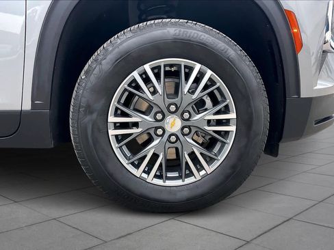 Certified 2025 Chevrolet Traverse LT image 10