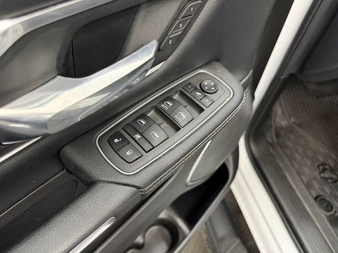 Used 2023 RAM 1500 Laramie AWD/4WD image 12