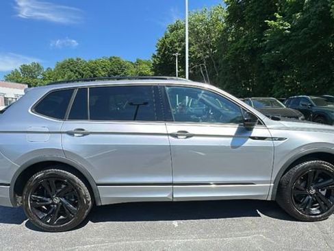 Used 2024 Volkswagen Tiguan SE R-Line AWD/4WD image 4