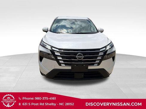 Certified 2025 Nissan Rogue SV FWD image 2