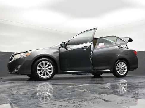 Used 2012 Toyota Camry XLE image 35