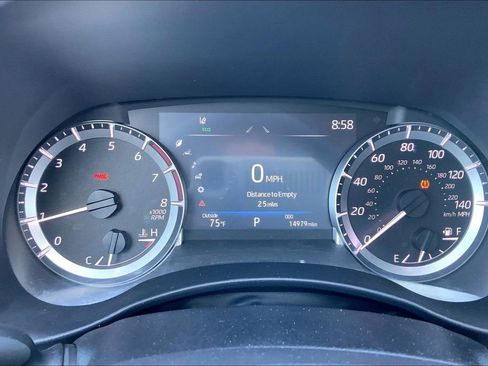 Used 2023 Toyota Highlander XLE image 10