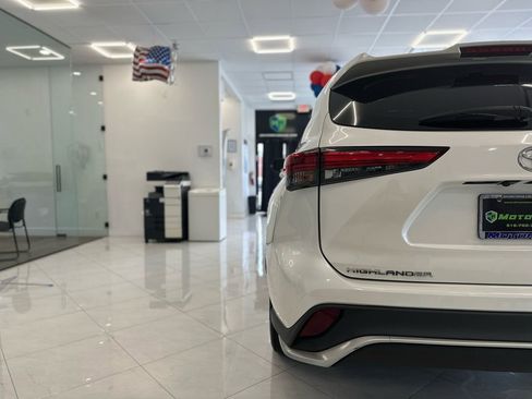 Used 2021 Toyota Highlander XSE image 13