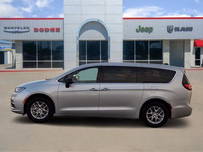 New 2026 Chrysler Pacifica Select