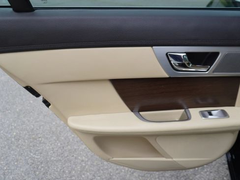 Used 2013 Jaguar XF 3.0 RWD image 14
