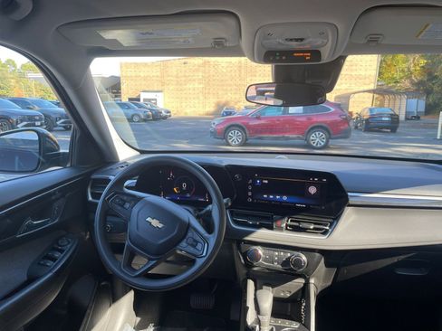 Used 2025 Chevrolet TrailBlazer LT image 30