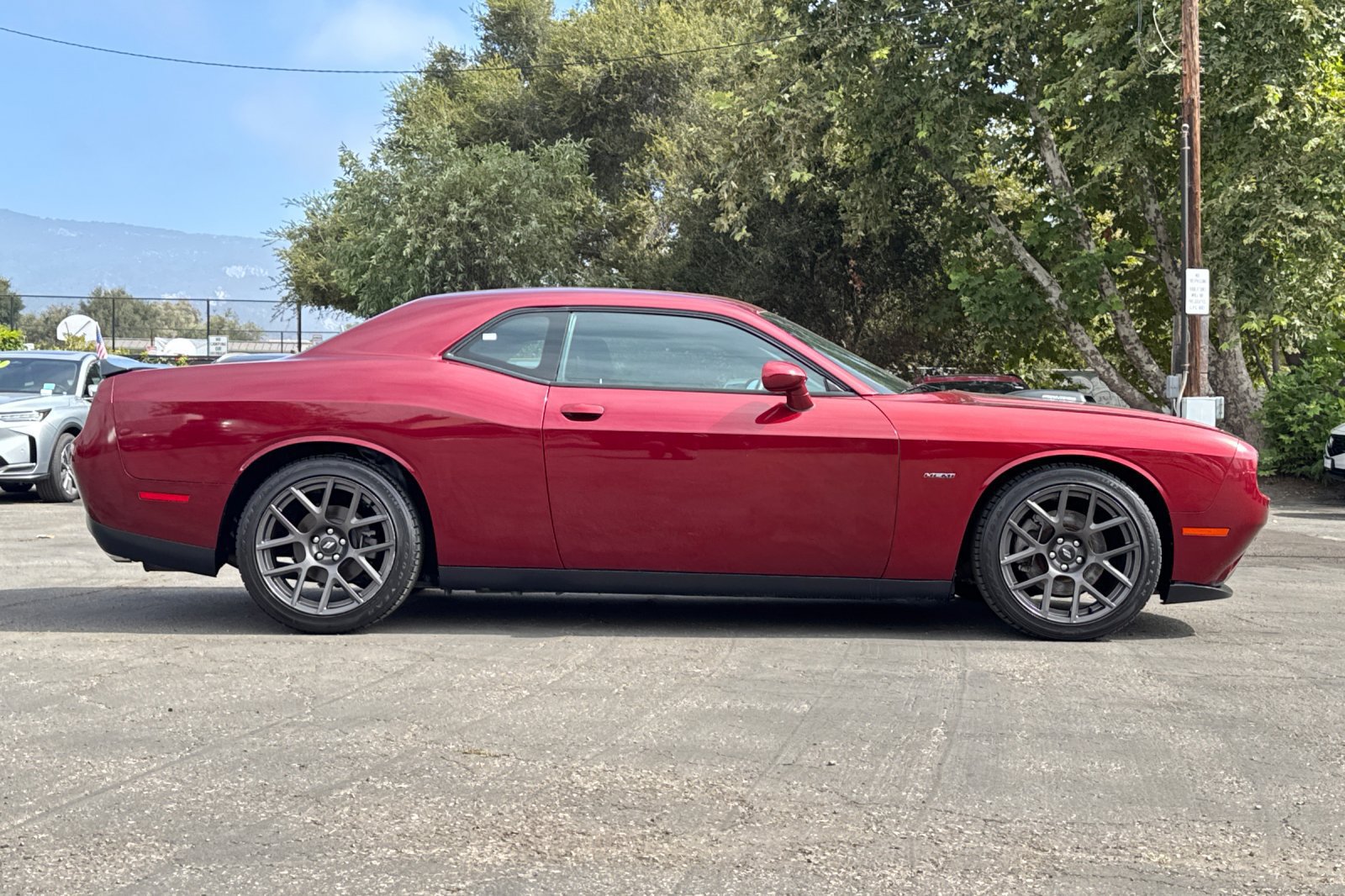 Used 2017 Dodge Challenger R/T RWD image 3
