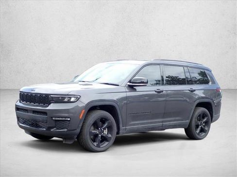 Used 2022 Jeep Grand Cherokee L Limited w/ Black Appearance Package AWD/4WD image 11