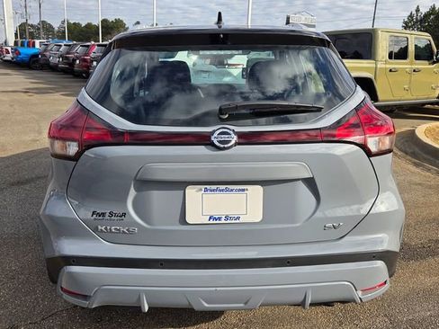 Used 2021 Nissan Kicks SV image 12