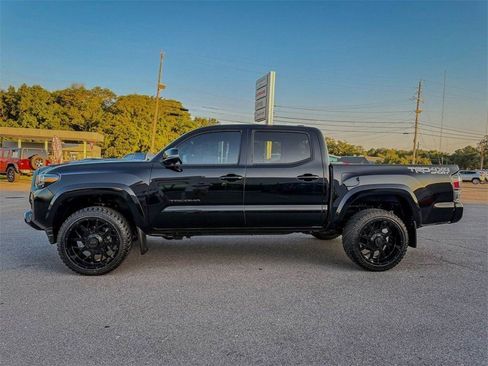 Used 2023 Toyota Tacoma TRD Sport w/ Black Out Package (TMS) image 7