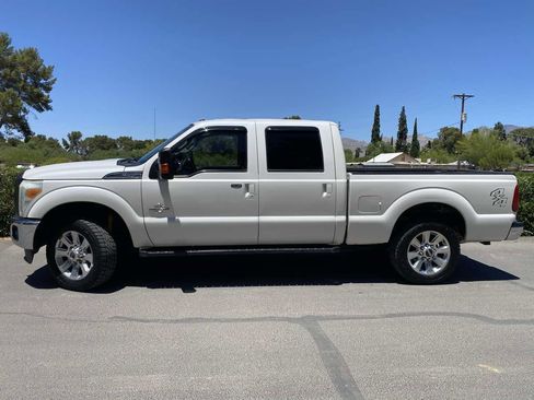 Used 2011 Ford F250 Lariat w/ Lariat Interior Pkg image 2