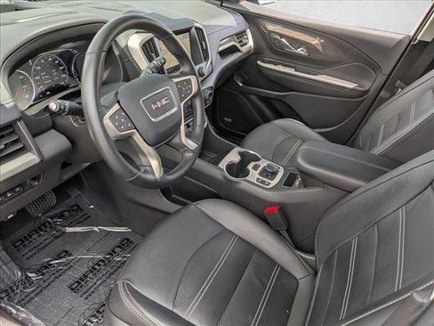 Used 2024 GMC Terrain Denali w/ Denali Premium Package AWD/4WD image 10