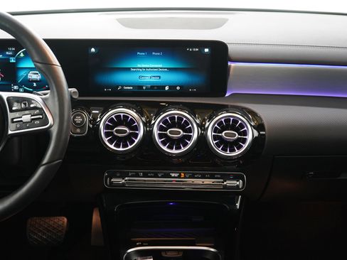 Used 2021 Mercedes-Benz CLA 250 4MATIC image 15