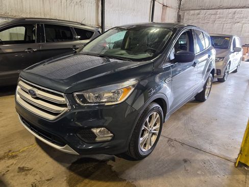 Used 2019 Ford Escape SE FWD image 1