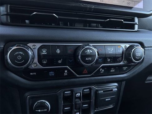 Used 2024 Jeep Wrangler High Altitude image 21