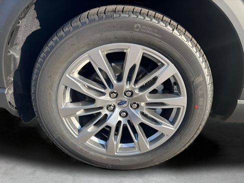 Used 2025 Ford Explorer Active w/ Active Comfort Package image 43