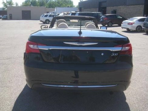 Used 2012 Chrysler 200 Touring FWD image 8