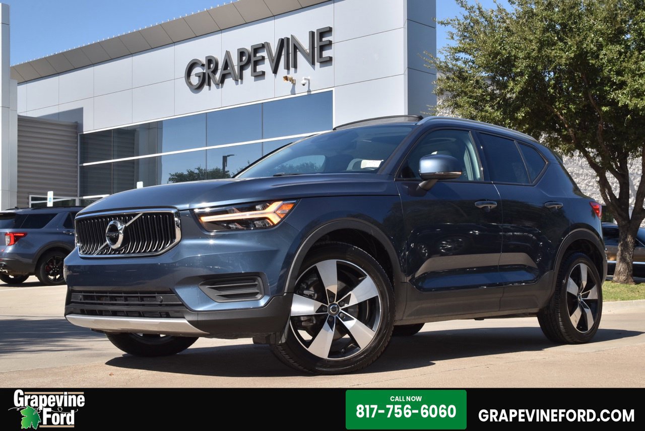 Used 2022 Volvo XC40 T5 Momentum AWD/4WD image 1