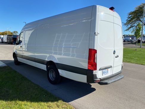 Used 2019 Freightliner Sprinter 170 image 4