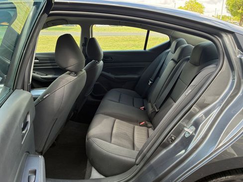 Used 2025 Nissan Altima 2.5 SV FWD image 25