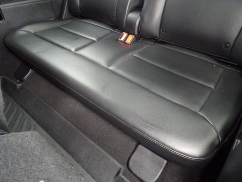 Used 2022 Ford Explorer XLT w/ Equipment Group 202A image 35