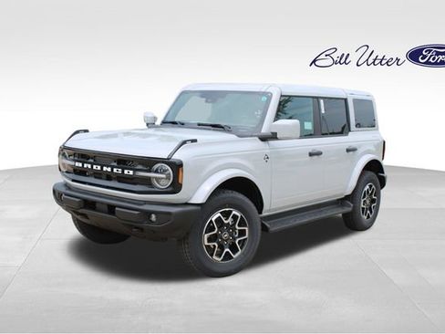 New 2026 Ford Bronco Outer Banks AWD/4WD image 1