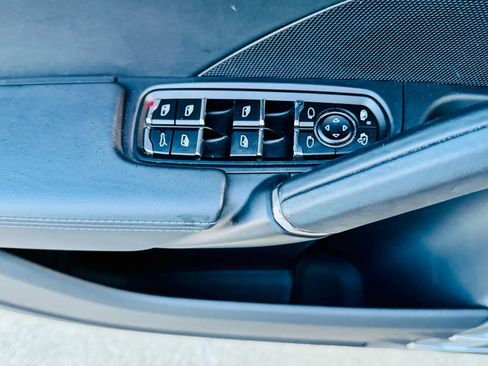 Used 2015 Porsche Cayenne Turbo image 37