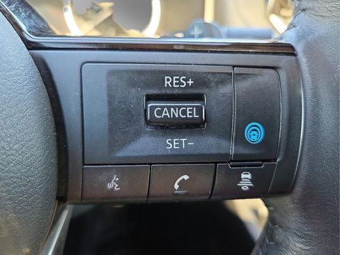 Used 2021 Nissan Rogue SV w/ Premium Package image 16