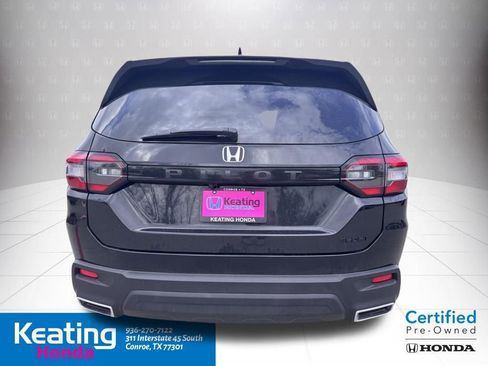Used 2025 Honda Pilot Sport image 8