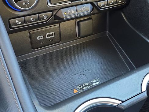 Certified 2024 Chevrolet Suburban High Country w/ Advanced Technology Package image 23