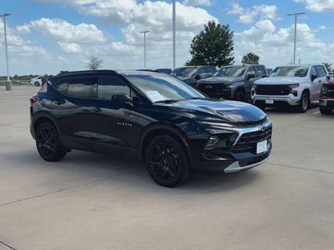 Used 2024 Chevrolet Blazer LT w/ Convenience Package FWD image 2