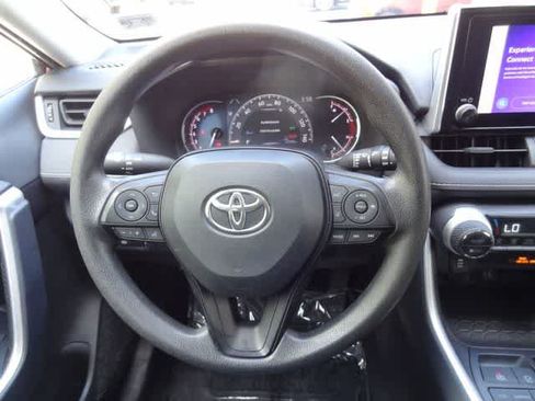 Used 2024 Toyota RAV4 XLE AWD/4WD image 11