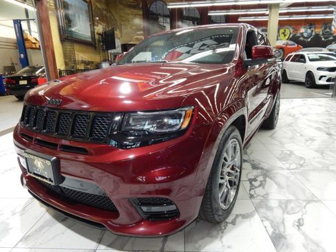 Used 2021 Jeep Grand Cherokee SRT image 9