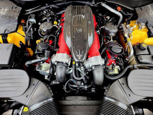 Used 2023 Maserati Levante Trofeo image 9