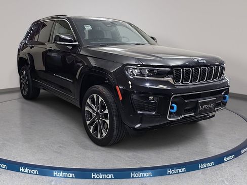 Used 2023 Jeep Grand Cherokee Overland AWD/4WD image 4