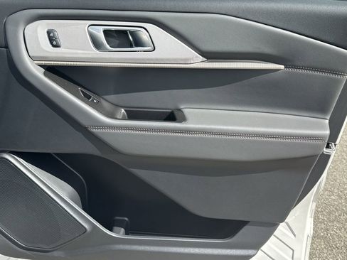 New 2026 Ford Explorer Active w/ Active Comfort Package RWD image 15