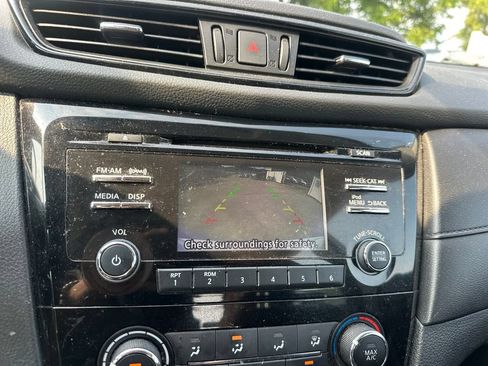 Used 2017 Nissan Rogue S AWD/4WD image 13