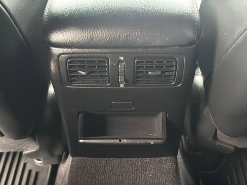 Used 2019 INFINITI Q70 Luxe w/ Sport Package image 16