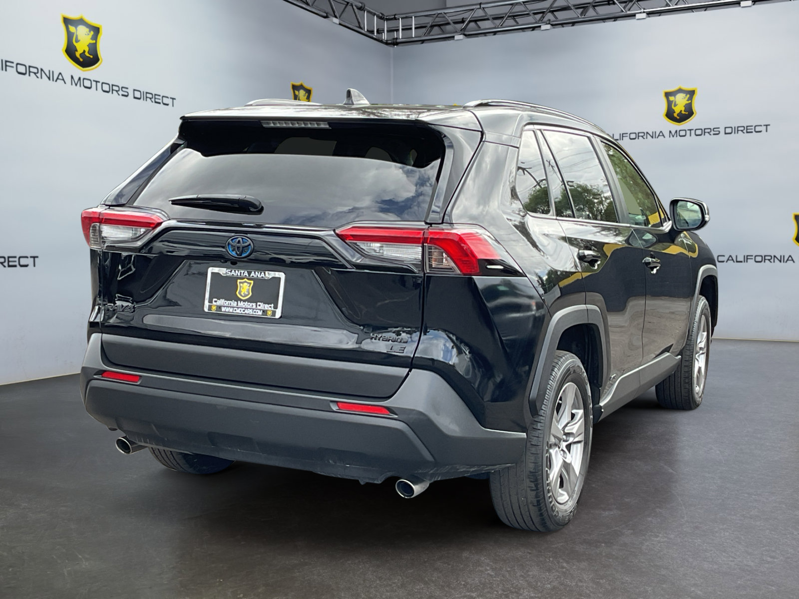 Used 2024 Toyota RAV4 LE AWD/4WD image 5