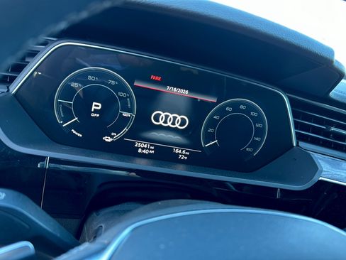 Used 2022 Audi e-tron Premium Plus AWD/4WD image 3