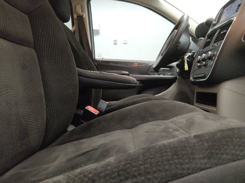 Used 2018 Dodge Grand Caravan SE w/ UConnect Hands-Free Group FWD image 21