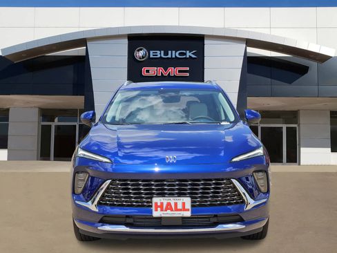 New 2025 Buick Envision Avenir image 2