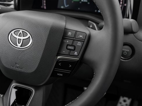 Used 2025 Toyota Camry LE FWD image 39