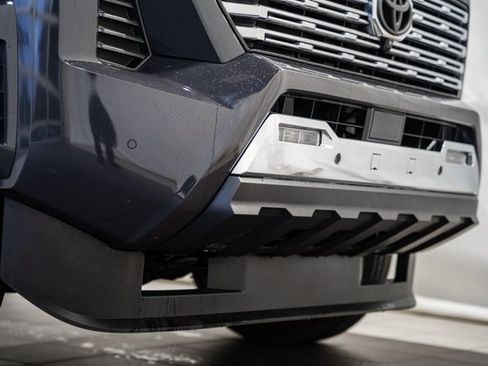 Used 2024 Toyota Tacoma Limited w/ Limited Package (LT) image 12