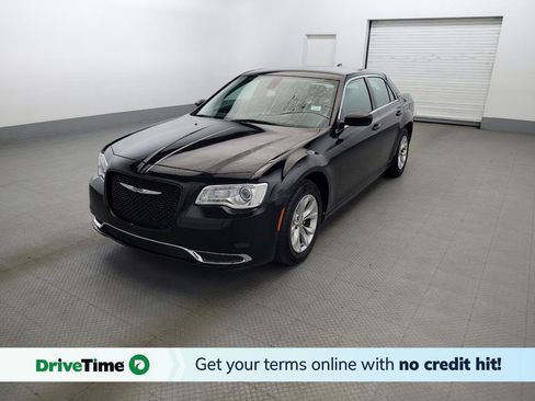 Used 2019 Chrysler 300 Touring RWD image 1